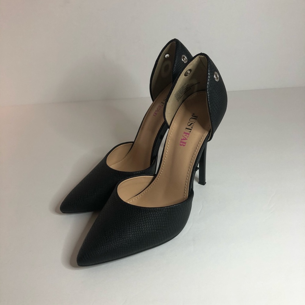 JustFab Black pumps.